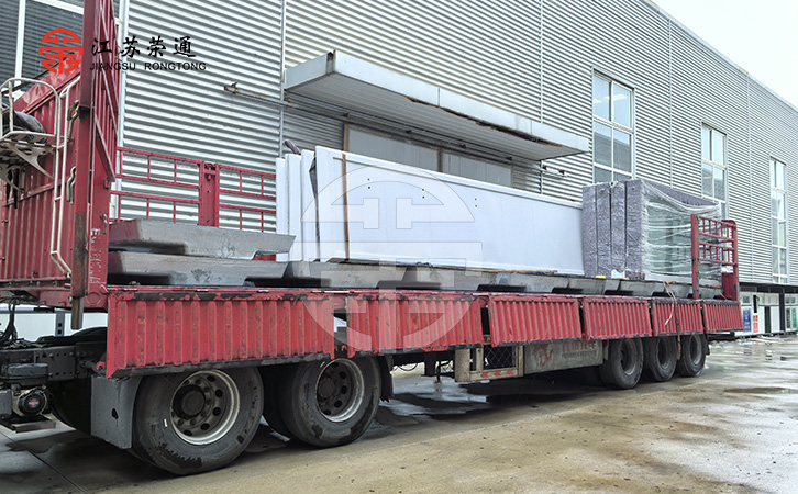 不銹鋼公交站臺(tái)廠家裝車進(jìn)行中