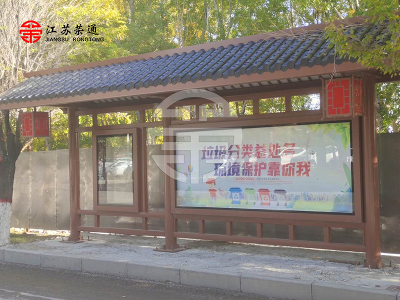 仿古公交候車亭有哪些設(shè)計(jì)特征？