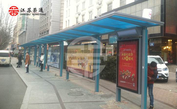 候車亭廠家：淺談候車亭發(fā)展與時(shí)俱進(jìn)、任重道遠(yuǎn)